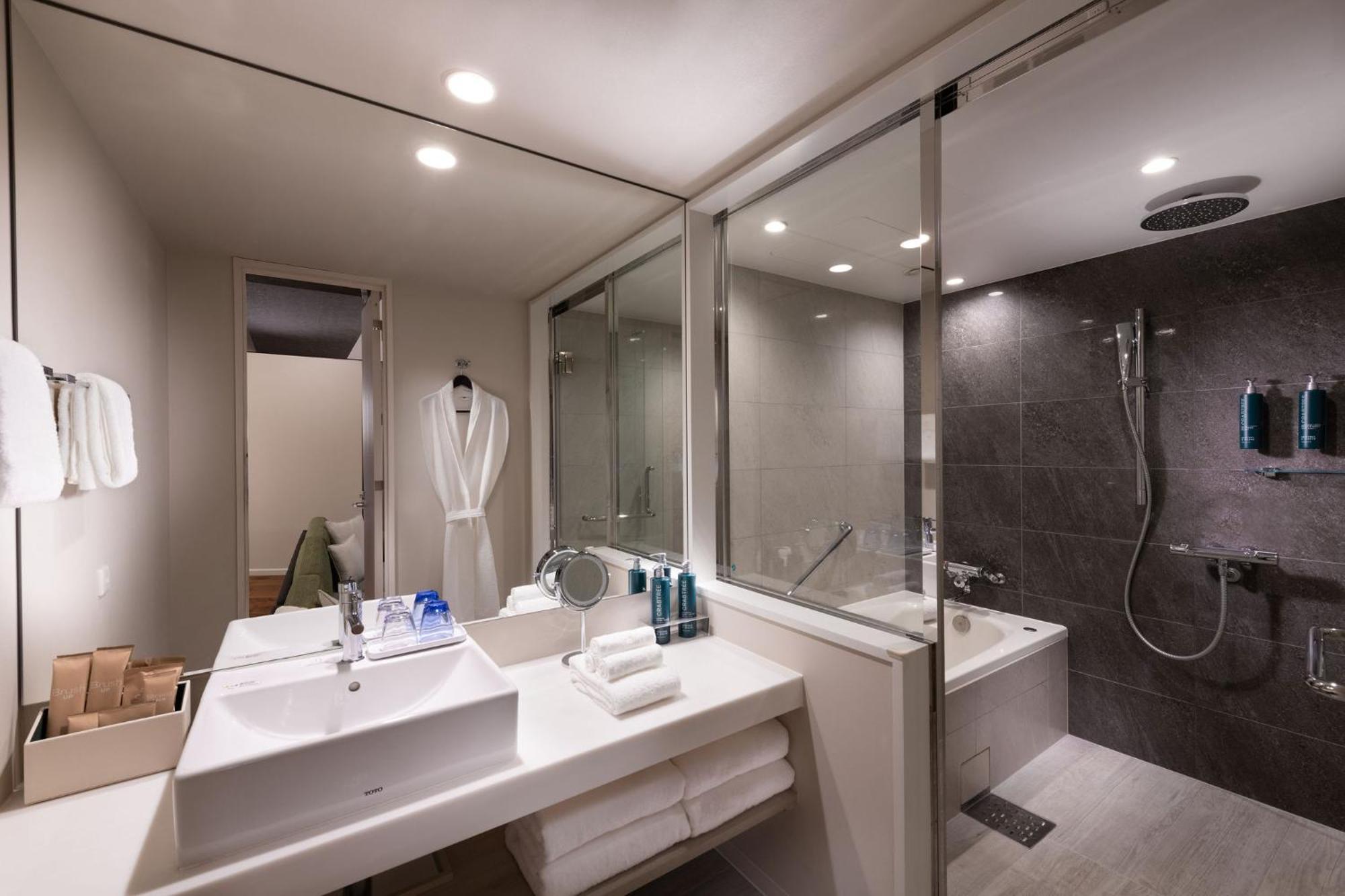Hotel Doubletree By Hilton Tokyo Ariake Esterno foto
